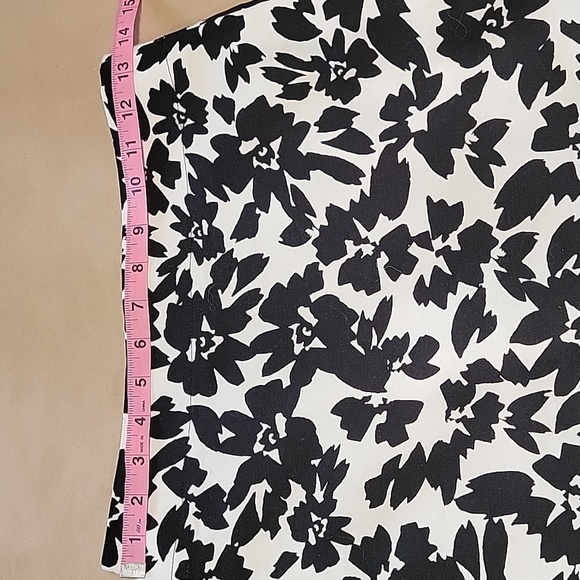 LOFT Size 0P Black & White Floral Pencil Skirt, Excellent, Like New Condition - Picture 3 of 11